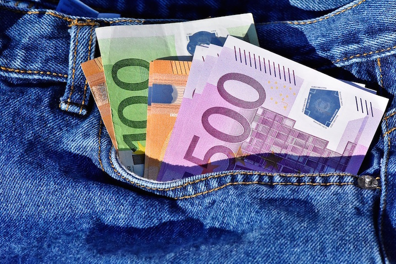 La tredicesima aumenta, ma i risparmi calano: i conti in tasca agli italiani