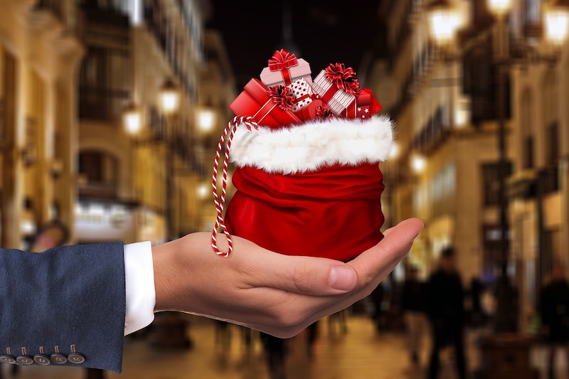 A Natale 2023 gli italiani preferiscono i regali second-hand