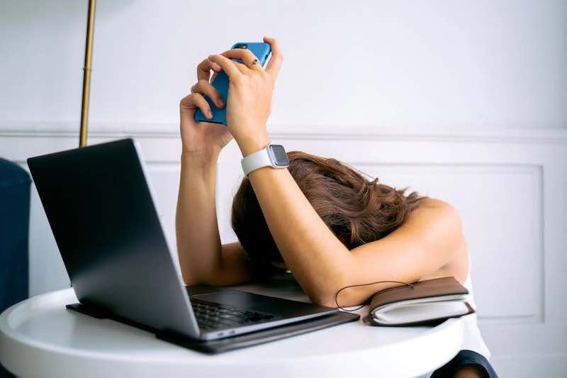 Lavoro stressante: 1 italiano su 3 è a rischio burn-out
